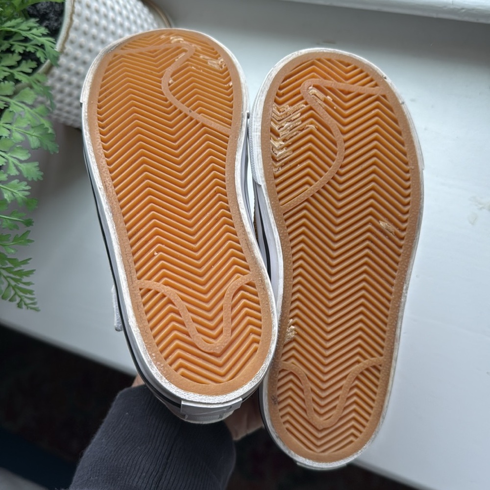 Nike court shoe toddler size 10 like new - Picture 3 of 4